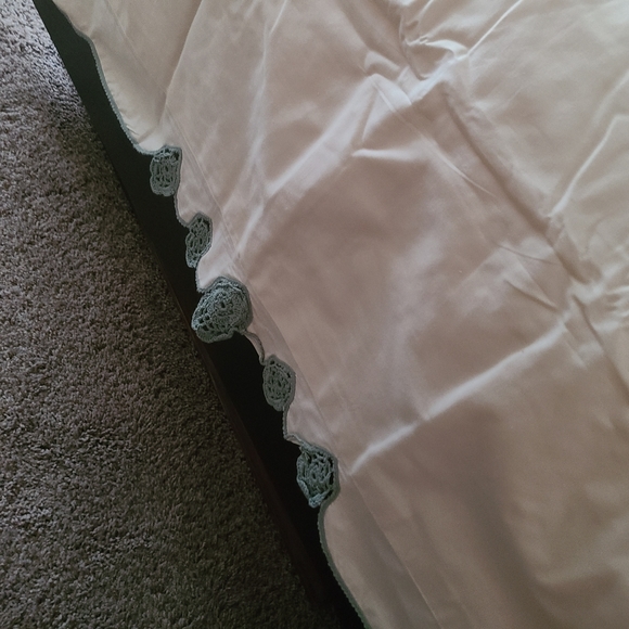 Duvet Cover w/Crocheted Lace Detail F/Q - Picture 8 of 13